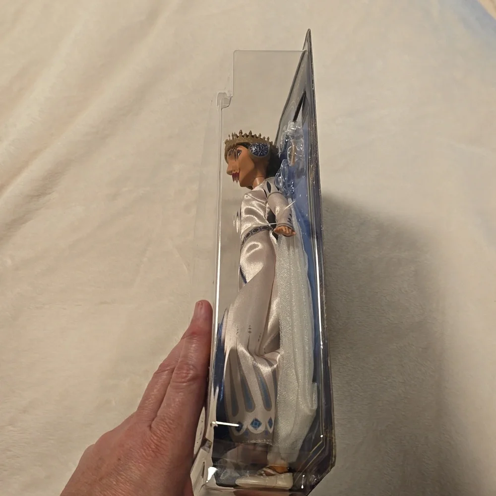 Queen Amaya‎ of Rosas Doll from Disney Mobie Wish NWT